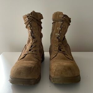 [SOLD] Coyote Belleville Combat Boots (zip)